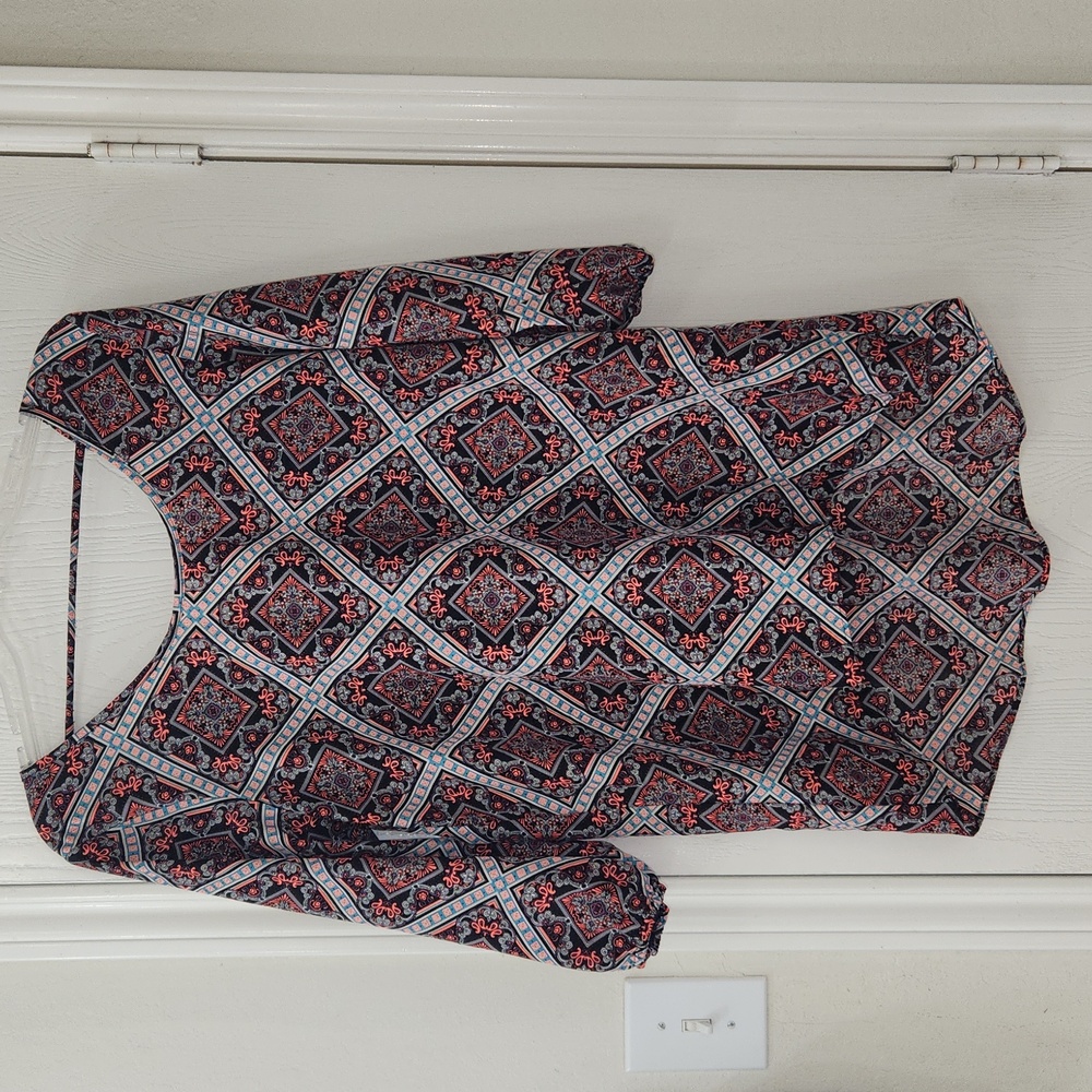 Contemporary Style Signature Studio Diamond Print Flowy Blouse Size M GUC